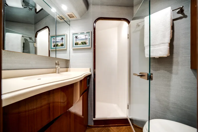 Slide: The Image of Viking 70 CV ENCLOSED BRIDGE 2015 - 45