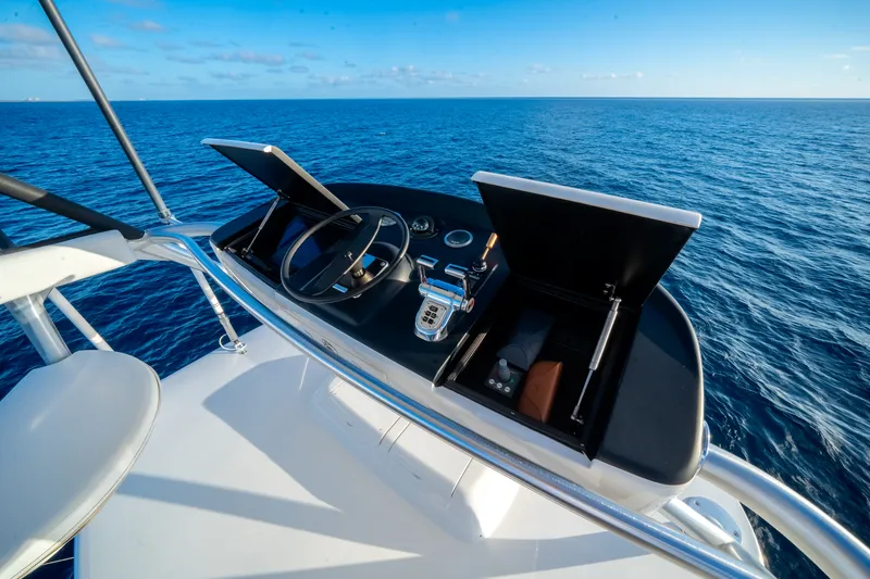 Slide: The Image of Viking 70 CV ENCLOSED BRIDGE 2015 - 74