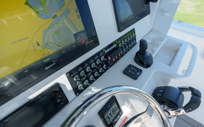 Slide: The Image of Everglades 325 CC 2017 - 23