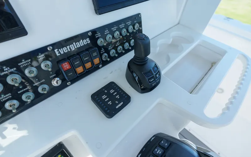 Slide: The Image of Everglades 325 CC 2017 - 24