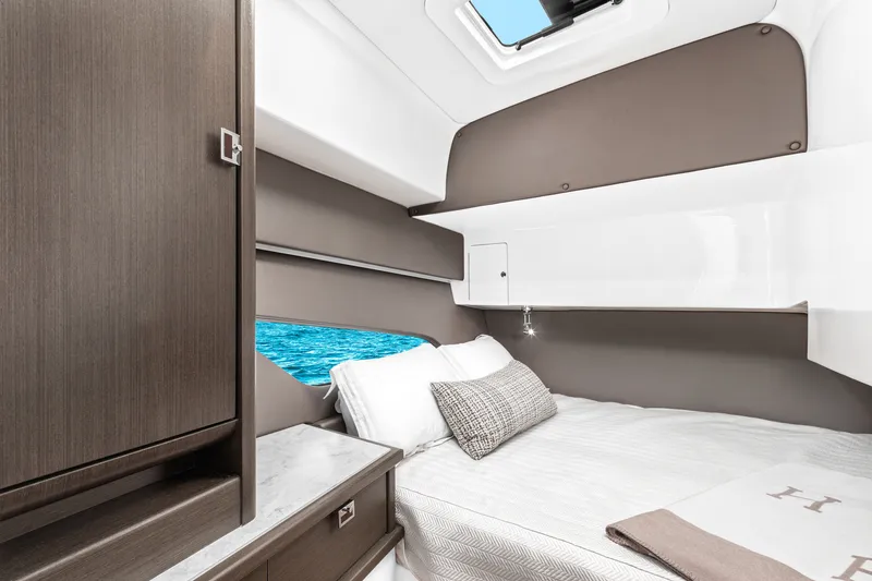 Slide: The Image of Intrepid 438 EVOLUTION 2021 - 16