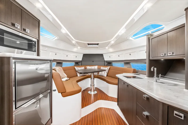 Slide: The Image of Intrepid 438 EVOLUTION 2021 - 29