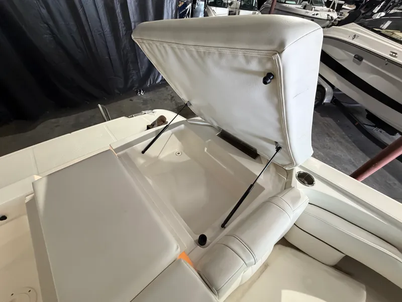 Slide: The Image of Sea Ray 270 SLX 2008 - 13