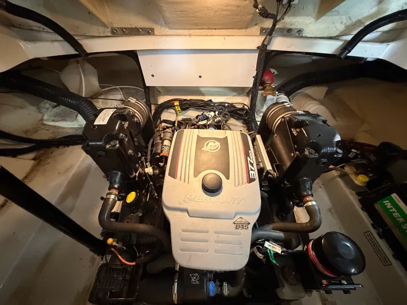 Slide: The Image of Sea Ray 270 SLX 2008 - 18