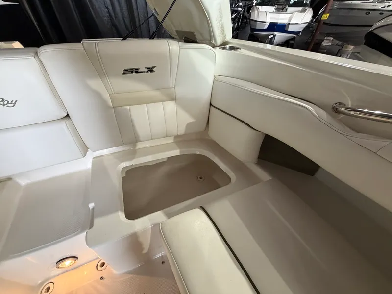 Slide: The Image of Sea Ray 270 SLX 2008 - 23