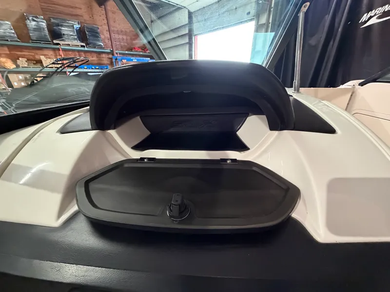 Slide: The Image of Sea Ray 270 SLX 2008 - 29