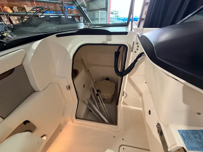 Slide: The Image of Sea Ray 270 SLX 2008 - 32