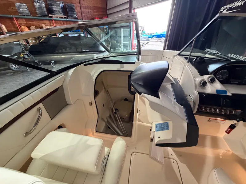 Slide: The Image of Sea Ray 270 SLX 2008 - 33