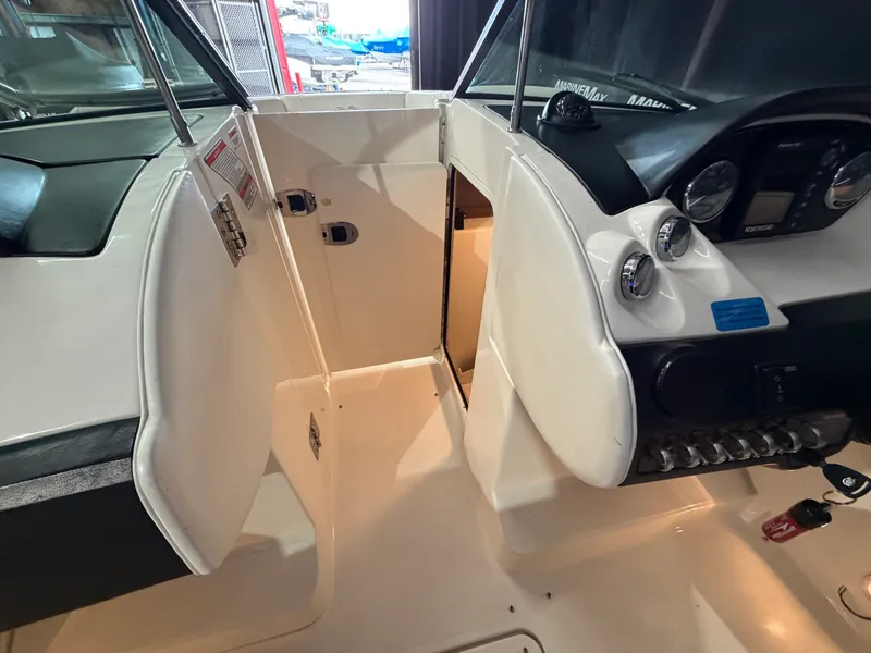 Slide: The Image of Sea Ray 270 SLX 2008 - 48