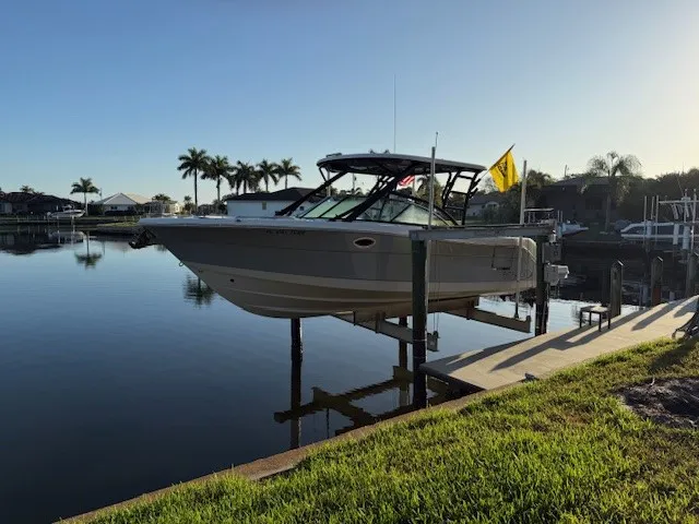 The Image of Robalo R317 DUAL CONSOLE 2021 - 0