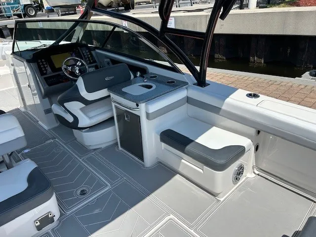 Slide: The Image of Robalo R317 DUAL CONSOLE 2021 - 10
