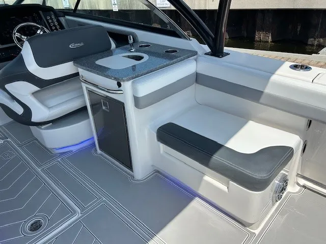 Slide: The Image of Robalo R317 DUAL CONSOLE 2021 - 11