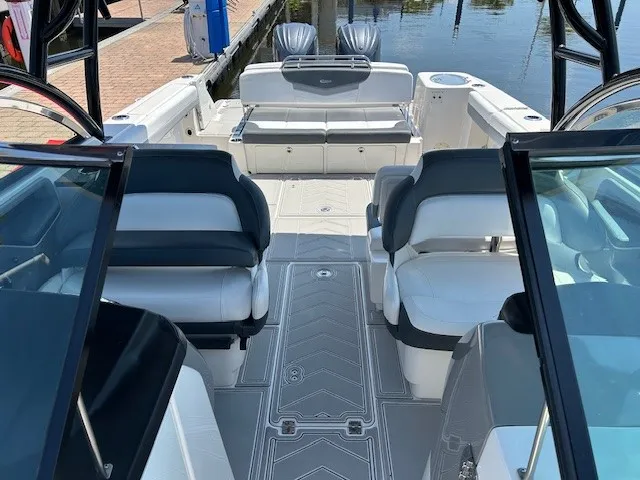 Slide: The Image of Robalo R317 DUAL CONSOLE 2021 - 13