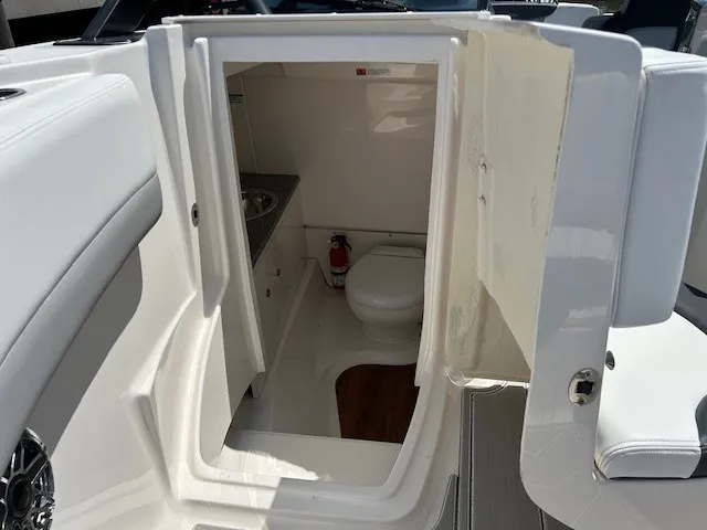 Slide: The Image of Robalo R317 DUAL CONSOLE 2021 - 20