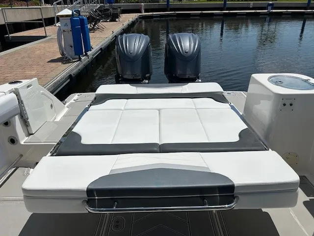 Slide: The Image of Robalo R317 DUAL CONSOLE 2021 - 23