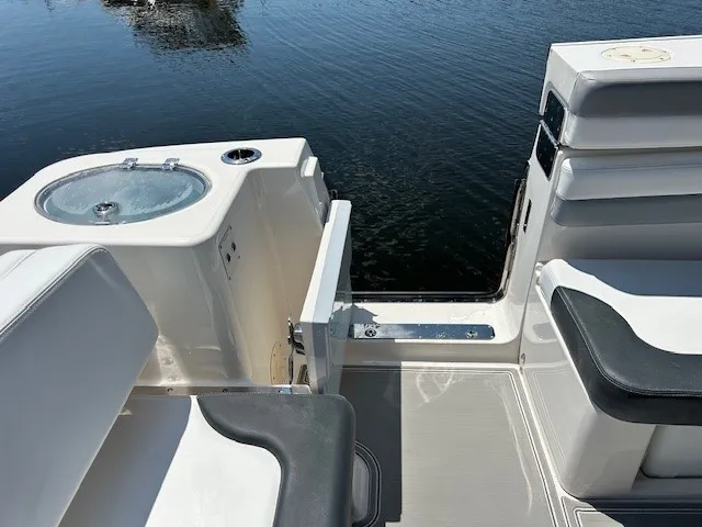 Slide: The Image of Robalo R317 DUAL CONSOLE 2021 - 24