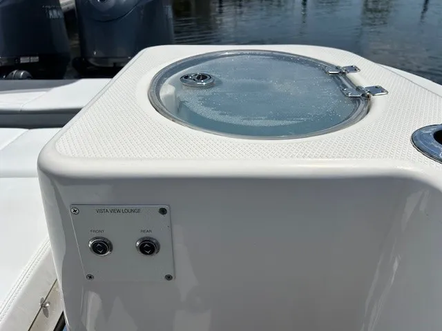 Slide: The Image of Robalo R317 DUAL CONSOLE 2021 - 25