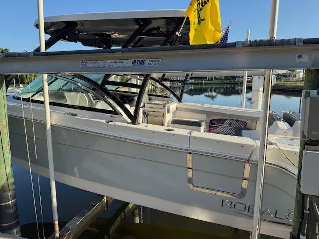 Slide: The Image of Robalo R317 DUAL CONSOLE 2021 - 3