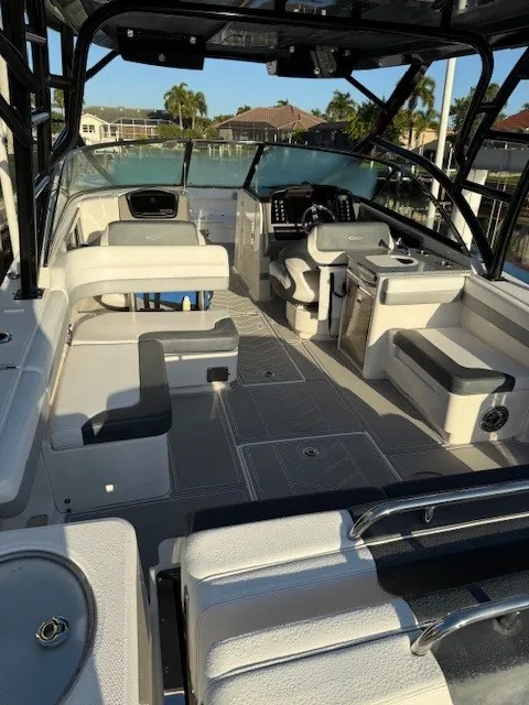Slide: The Image of Robalo R317 DUAL CONSOLE 2021 - 4