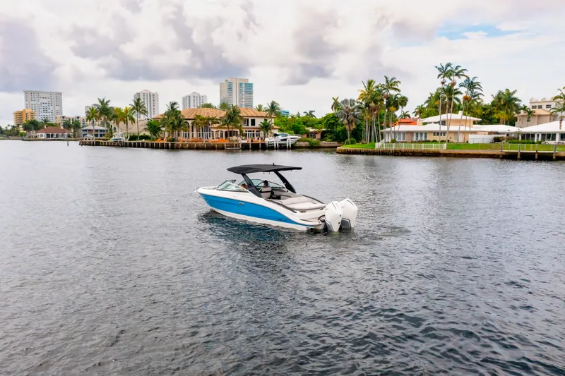 Slide: The Image of Sea Ray SLX 280 Outboard 2026 - 10