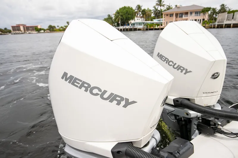 Slide: The Image of Sea Ray SLX 280 Outboard 2026 - 13