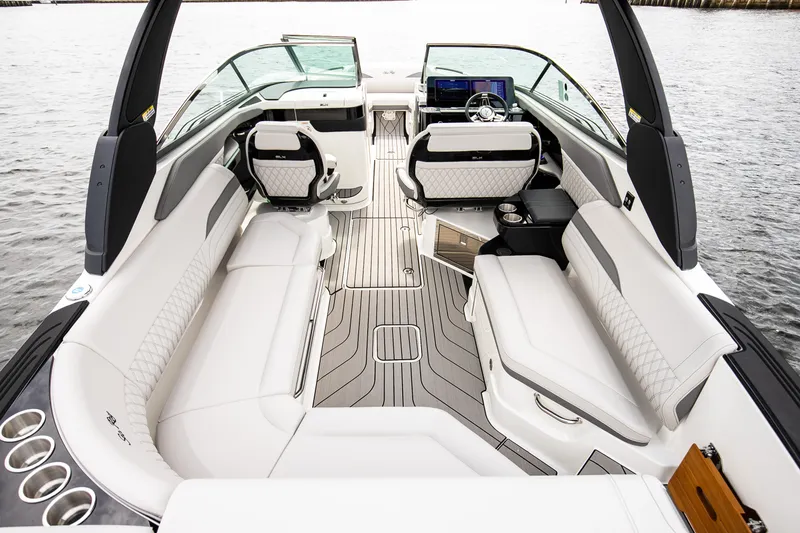 Slide: The Image of Sea Ray SLX 280 Outboard 2026 - 19