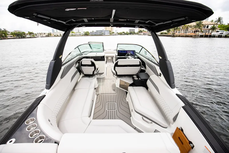 Slide: The Image of Sea Ray SLX 280 Outboard 2026 - 21