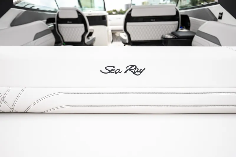 Slide: The Image of Sea Ray SLX 280 Outboard 2026 - 22