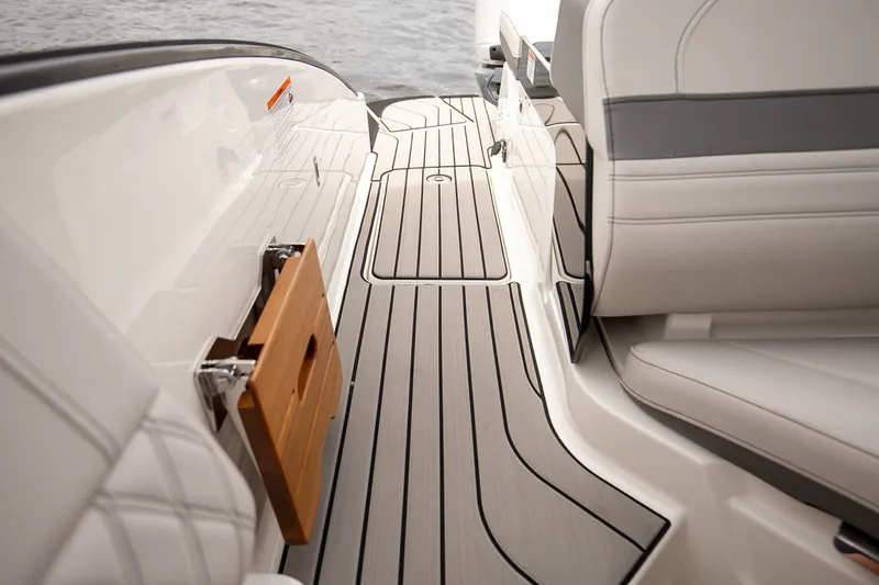 Slide: The Image of Sea Ray SLX 280 Outboard 2026 - 24