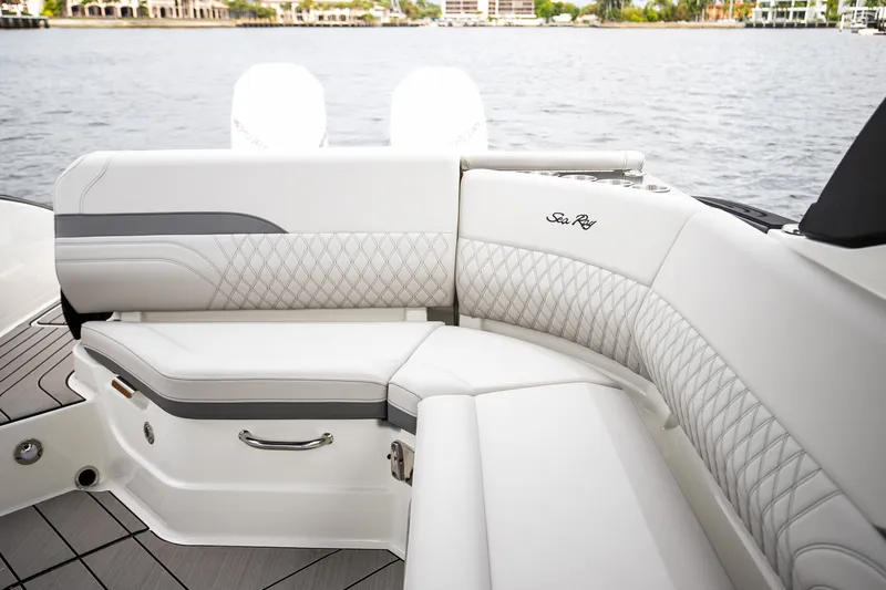Slide: The Image of Sea Ray SLX 280 Outboard 2026 - 29