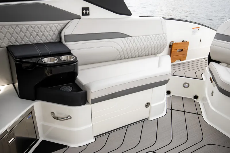 Slide: The Image of Sea Ray SLX 280 Outboard 2026 - 34