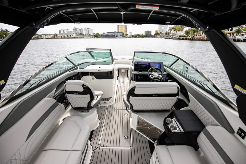 Slide: The Image of Sea Ray SLX 280 Outboard 2026 - 36