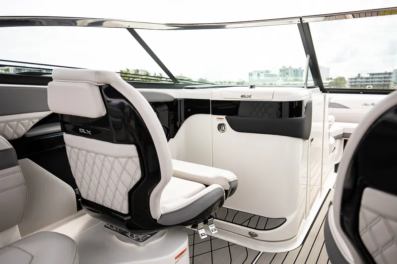 Slide: The Image of Sea Ray SLX 280 Outboard 2026 - 38