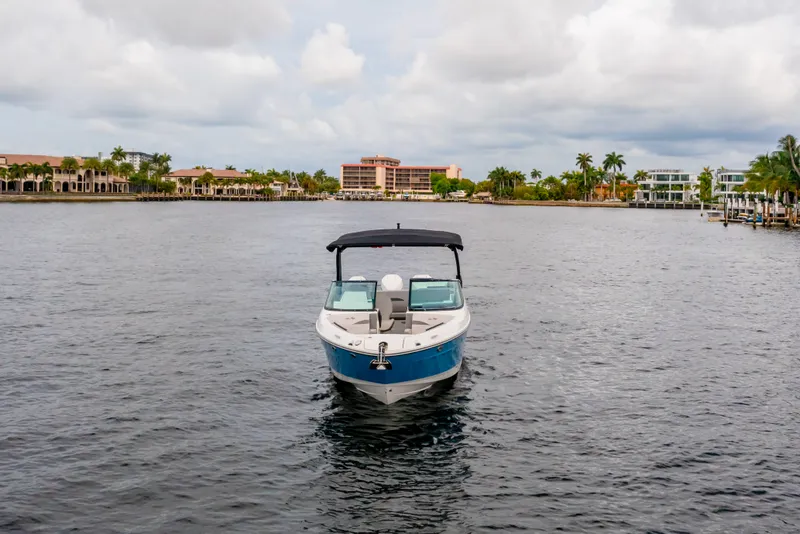 Slide: The Image of Sea Ray SLX 280 Outboard 2026 - 4