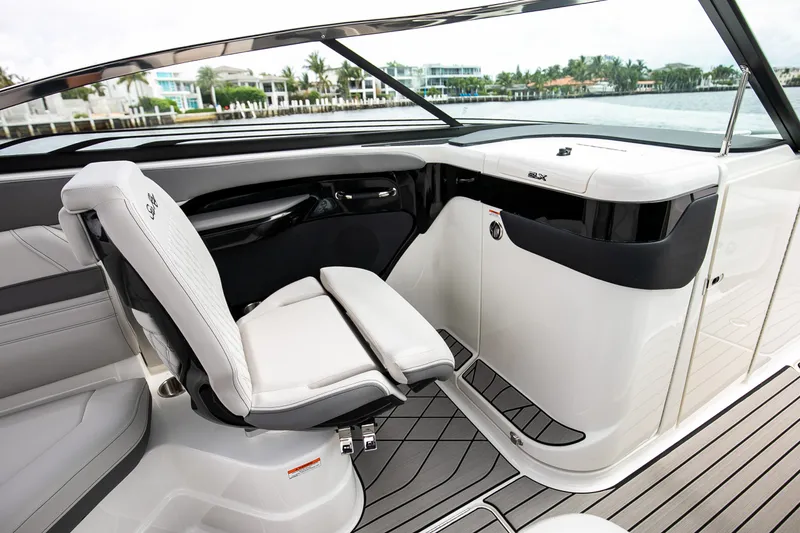 Slide: The Image of Sea Ray SLX 280 Outboard 2026 - 40