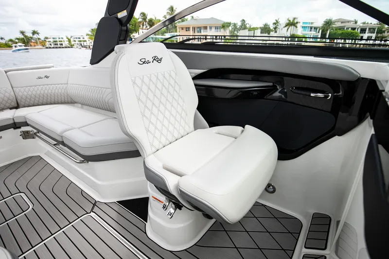 Slide: The Image of Sea Ray SLX 280 Outboard 2026 - 41