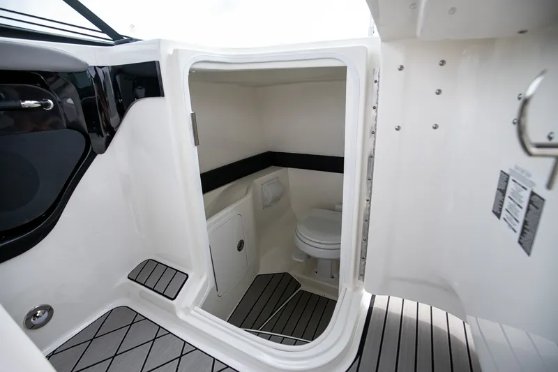 Slide: The Image of Sea Ray SLX 280 Outboard 2026 - 43
