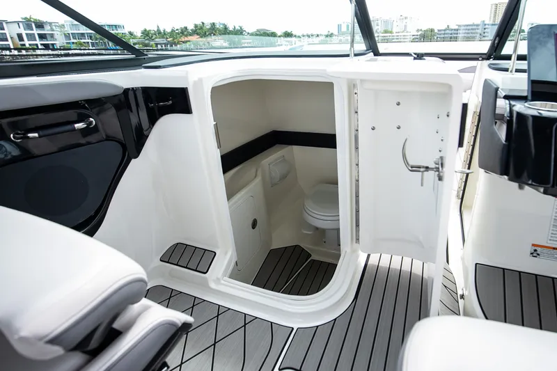 Slide: The Image of Sea Ray SLX 280 Outboard 2026 - 44