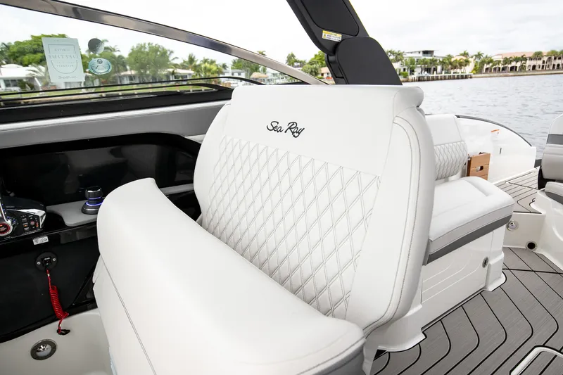 Slide: The Image of Sea Ray SLX 280 Outboard 2026 - 48