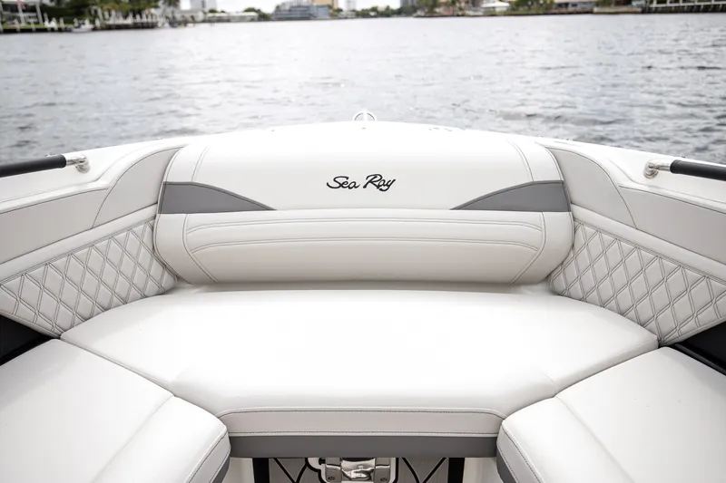 Slide: The Image of Sea Ray SLX 280 Outboard 2026 - 58
