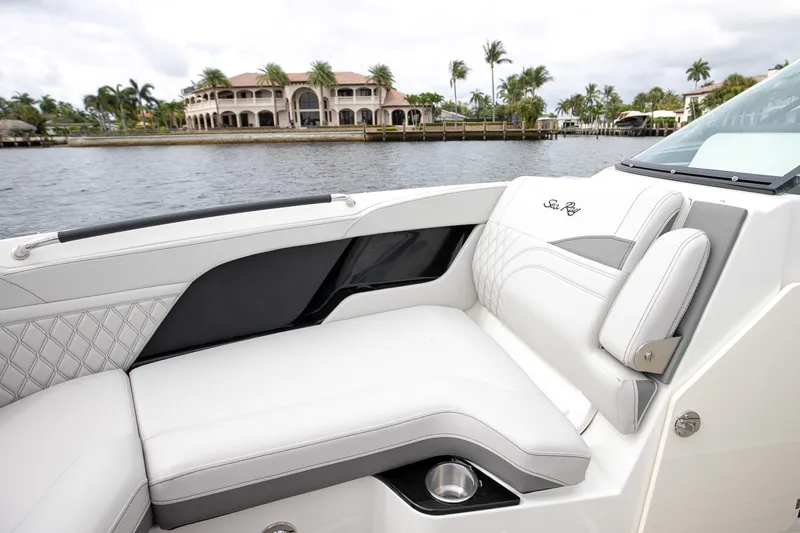 Slide: The Image of Sea Ray SLX 280 Outboard 2026 - 59