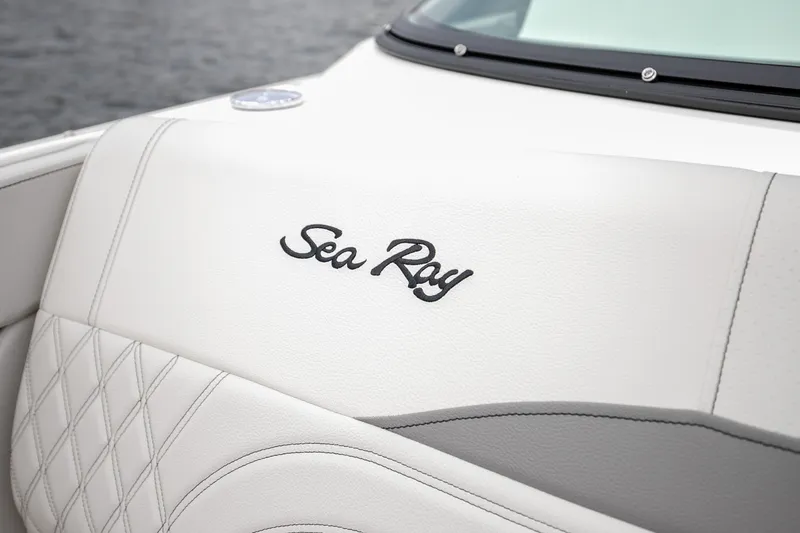 Slide: The Image of Sea Ray SLX 280 Outboard 2026 - 63