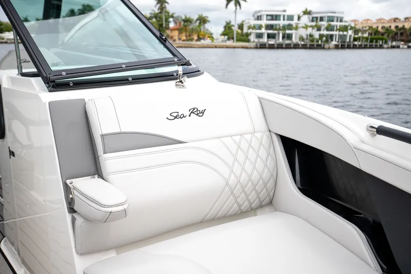 Slide: The Image of Sea Ray SLX 280 Outboard 2026 - 64