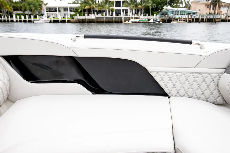 Slide: The Image of Sea Ray SLX 280 Outboard 2026 - 65