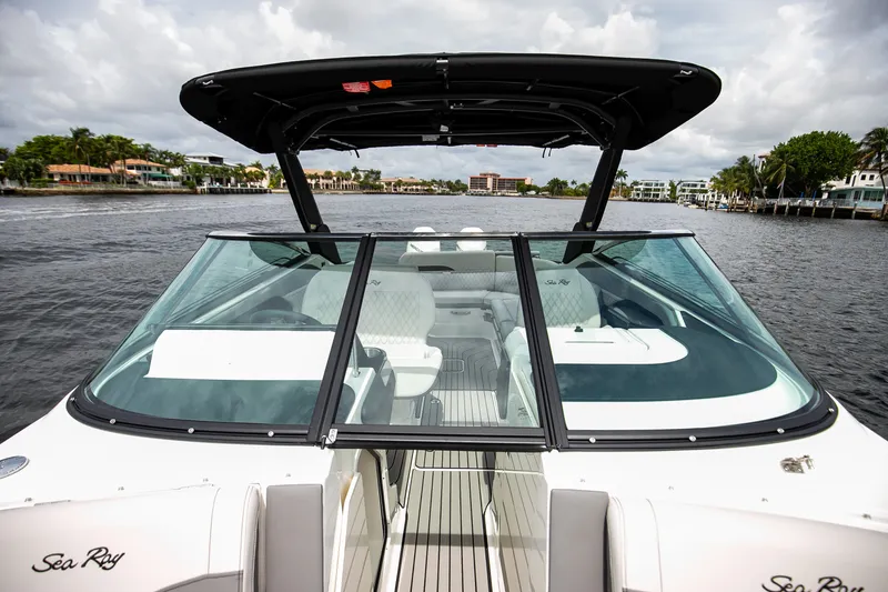 Slide: The Image of Sea Ray SLX 280 Outboard 2026 - 67
