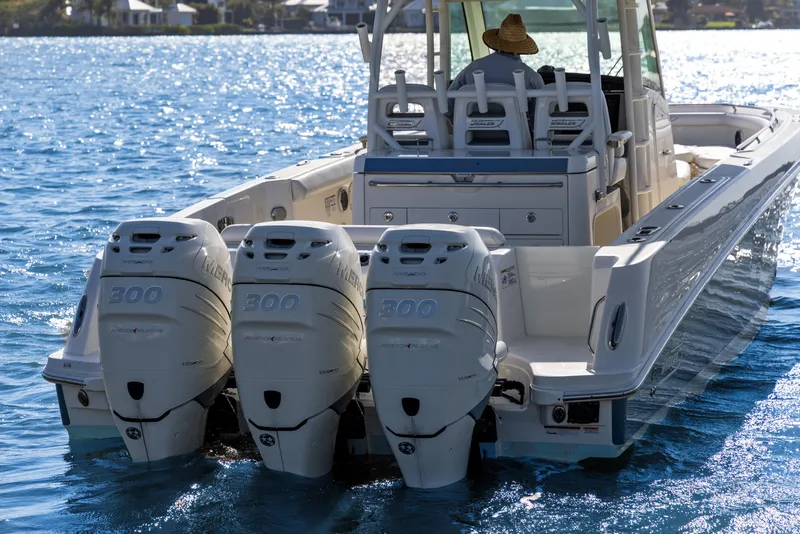 Slide: The Image of Boston Whaler 350 OUTRAGE 2014 - 11