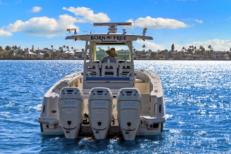 Slide: The Image of Boston Whaler 350 OUTRAGE 2014 - 12