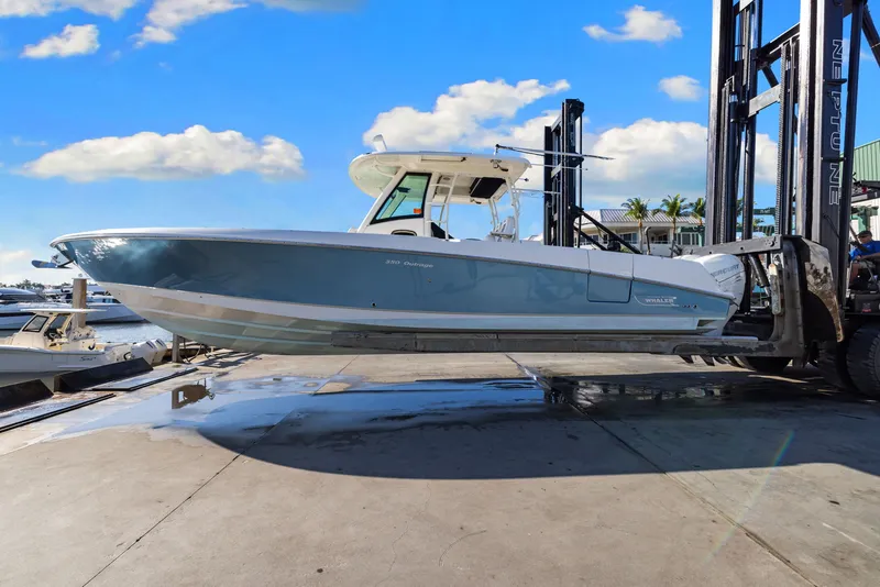 Slide: The Image of Boston Whaler 350 OUTRAGE 2014 - 15