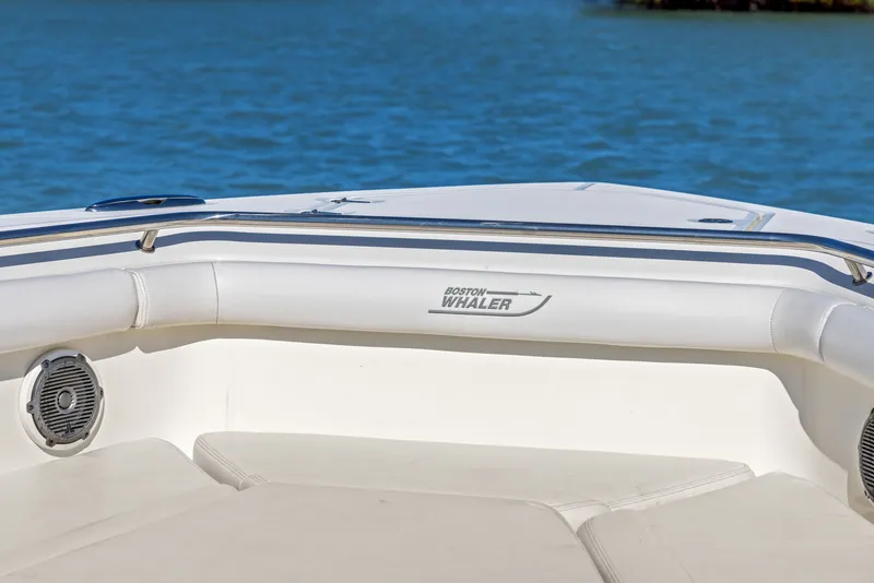 Slide: The Image of Boston Whaler 350 OUTRAGE 2014 - 18