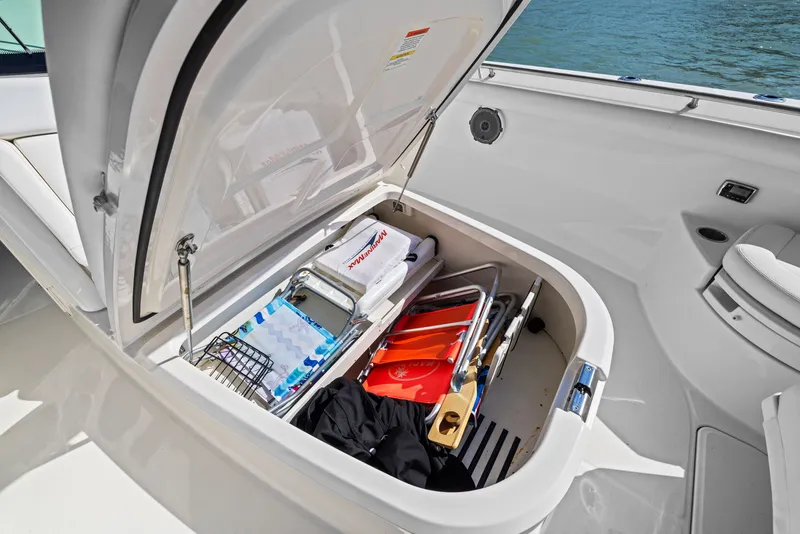 Slide: The Image of Boston Whaler 350 OUTRAGE 2014 - 23